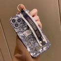 Dior/ディオール ブランド iphone 14/14 pro/14 pro maxケース ins風 ハンドバンド 便利 スタンド機能 モノグラム リング付き おまけつき 可愛い 芸能人愛用 女性向け アイフォン14/14プロ/14プロマックス/13/12/11カバー 激安 セレブ愛用 ファッション コピー 大人気 紛失防止 保護 メンズ レディース