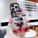 KAWS カウズ コラボ iphone 14/14 pro/14 pro maxケース クリア THE NORTH FACE ザ.ノース.フェイス XX 雪山柄 モノグラム ジャケット型 アイフォン14/13/12/11カバー 透明 芸能人愛用 メンズ レディース