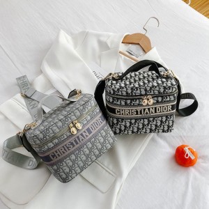 ディオール 化粧ポーチ バケットバッグ ...