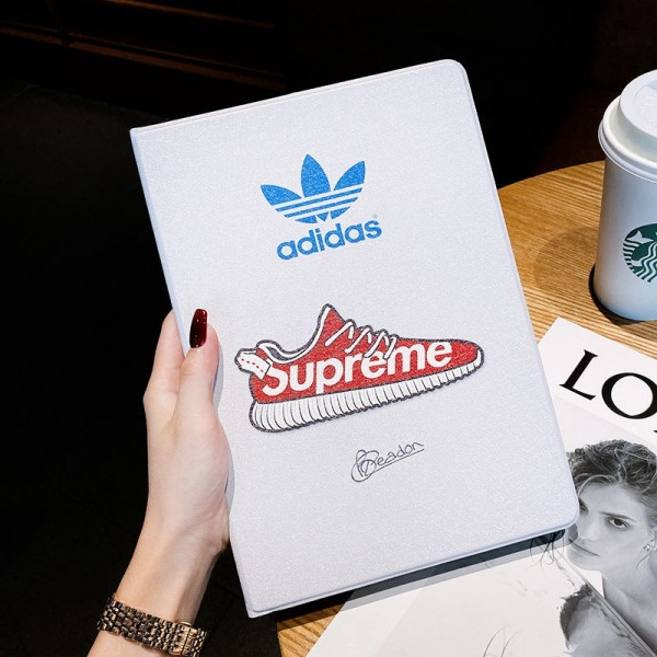 SUPREME ADIDAS コラボ ブランド ipad mini 6/9/proケース 個性 Yeezy Boost イージーブース柄 シュプリーム アディダス iPad Pro 12.9/11inch 激安 レザー製 全機種対応 モノグラム 手帳型 アイパッドair4/8/mini 5/4カバー 9.7インチ 2021 メンズ レディース