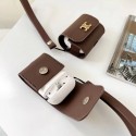 CELINE セリーヌ ブランド AirPods Pro 2/3/Pro/2/1ケース オシャレ レザー製 バック型 ストラップ付き モノグラム 第1/2/3世代 保護性 紛失防止 エアーポッズ プロ2/3ケース 軽量 収納 便利 メンズ レディーズ