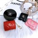 CHANEL/シャネル ブランド Airpods pro2/3/pro/2/1ケース モノグラム ストラップ付き レザー製 バック型 紛失防止 第1/2/3世代 カラビナ付き エアーポッズ3/プロ2ケース お洒落 軽量 収納 保護性 便利 ファッション メンズ レディーズ 