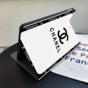 CHANEL ハイブランド ipad air 5/mini 6/9ケース お洒落 手帳型 レザー製 モノグラム 第5世代 シャネル アイポッド エアー5/ミニ 6/9カバー 黒白色 スタンド付き ipad pro 2021ケース 芸能人愛用 メンズ レディーズ