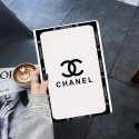 CHANEL ハイブランド ipad air 5/mini 6/9ケース お洒落 手帳型 レザー製 モノグラム 第5世代 シャネル アイポッド エアー5/ミニ 6/9カバー 黒白色 スタンド付き ipad pro 2021ケース 芸能人愛用 メンズ レディーズ