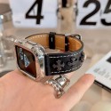 Chrome Hearts クロムハーツ ブランド Apple Watch 8/se2/ultra/7バンド 経典風 モノグラム レザー製 黒白色 アップル ウォッチ8/ULTRA/7/SE2/6/5/4/3/2ベルド 腕時計用 ファッション 芸能人愛用 メンズ レディース