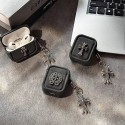 クロムハーツ Chrome Hearts高級ブランド airpods 5/pro2/3/4ケース ストラップ付き エアーポッズ 5 4 プロ2ケース 便利 カラビナ付き 第3世代 airpods 5 pro3 pro2 エアーポッズ5 ultra 4 3ケース ハイブランド レディースエアーポッズ 5/プロ2/3/4/pro3カバー 落下防止