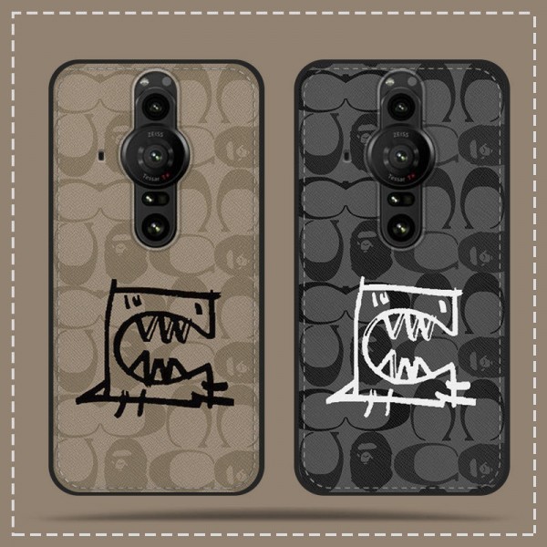 Coach コーチ ブランド iphone 14/14 pro/14 pro max/14 plusケース オシャレ 怪獣柄 全機種対応 Galaxy S22/s22+/s22 ultra/note21/Z Flip 4/Fold 4/A53/A73/A33/a23 5gケース ジャケット型 モノグラム Xperia 5IV/1IV/10 IV/pro-i/aceiii/1iii/5iii/10iii/XZカバー ファッション メンズ レディーズ