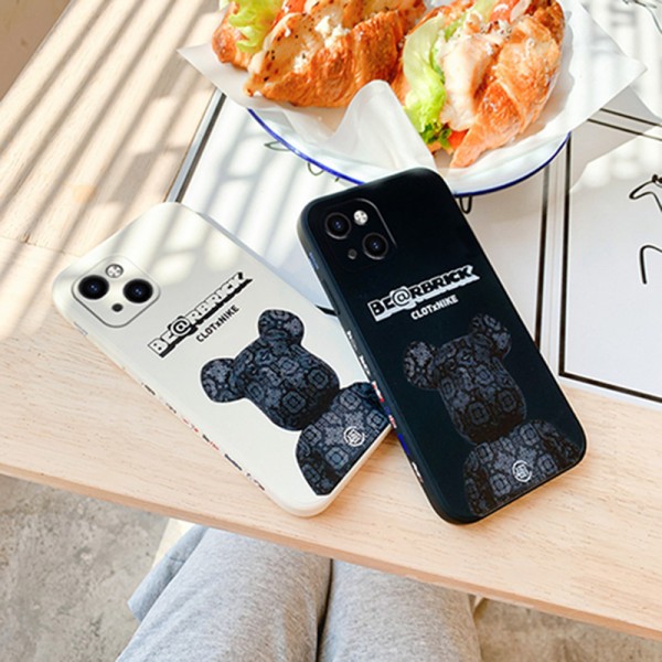 KAWS/カウズ ブランドiphone 13pro/13mini/13pro maxケース インスタ風 BE@RBRICK ジャケット型 熊柄 モノグラム CLOT X NIKE 激安 シリコン製 kaws アイフォン13/12/12 pro/12 mini/12 pro maxカバー  黒白色 iphone12/11/SE2/X/XS/XR/8/7ケース 芸能人愛用 メンズ レディーズ