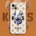 KAWS: WHAT PARTY  ブランド LV コラボ iphone 13/13 pro/13 mini/13 pro maxケース カウズ 韓国風 ルイヴィトン 熊柄 ジャケット型 モノグラム アイフォン13/12 pro max/11/X/XS/XR/8/7カバー ファッション メンズ レディーズ