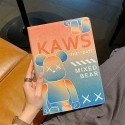 KAWS/カウズ ブランド ipad mini 6/9ケース 暴力熊 ペンシル収納可能 アイポッド ミニ 6/9カバー 手帳型 第 9/8/7世代 スタンド付き キャラクター風 ipad pro 2020/2021/air4/3/2カバー 11/12.9inches セレブ愛用 メンズ レディーズ 