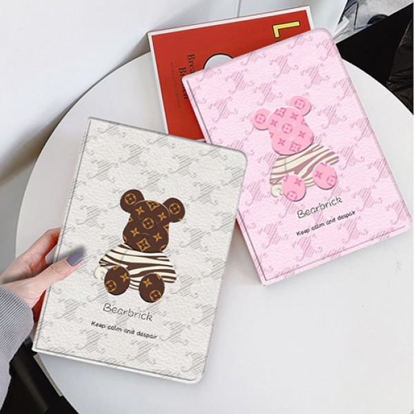 KAWS/カウズ ブランド ipad mini 6/9/pro 2020/2021ケース レザー CELINE/セリーヌ レザー製 アイポッド ミニ 6/カバー 手帳型 lv/ルイヴィトン お洒落 第 9/8/7世代 キャラクター風 ipad air4/3/2カバー スタンド付き 潮流 芸能人愛用 保護 メンズ レディーズ 