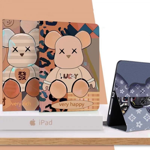 Be@rbrick カウズ/KAWS ルイヴィトン/LV ブランド ipad 10/pro 2022/air5/mini 6/9ケース 個性 熊柄 モノグラム 手帳型 激安 アイパッド10/エアー5/プロ2022/ミニ 6/9カバー 全機種対応 メンズ レディース