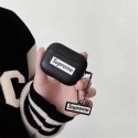 Supreme/シュプリーム Stussy/ステューシー Superdry/スーパードライ ブランド Airpods pro2/3/pro/2/1ケース 経典 タック風 チェーン付き モノグラム 黒色 紛失防止 第1/2/3世代 保護性 潮流 収納 エアーポッズ プロ2/3/プロ/2/1ケース 軽量 便利 メンズ レディース