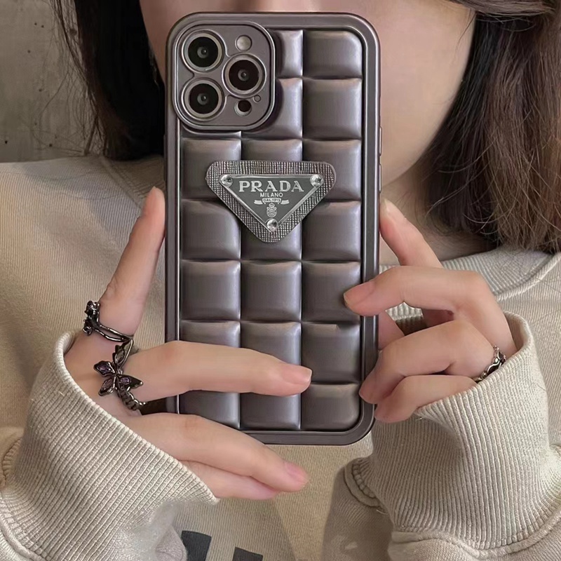 Prada ブランド iphone 14/14 pro/14 pro maxケース 激安 プラダ ダウンジャケット風 レザー モノグラム