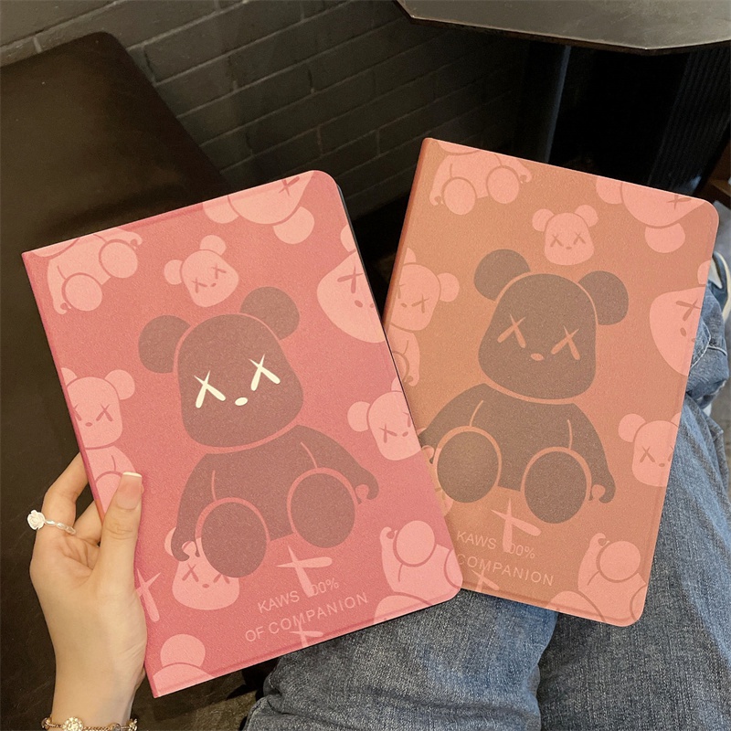 KAWS/カウズ ブランド iPad air 5/mini 6/9/Pro 2021ケース レザー製 熊柄 激安 モノグラム 手帳型